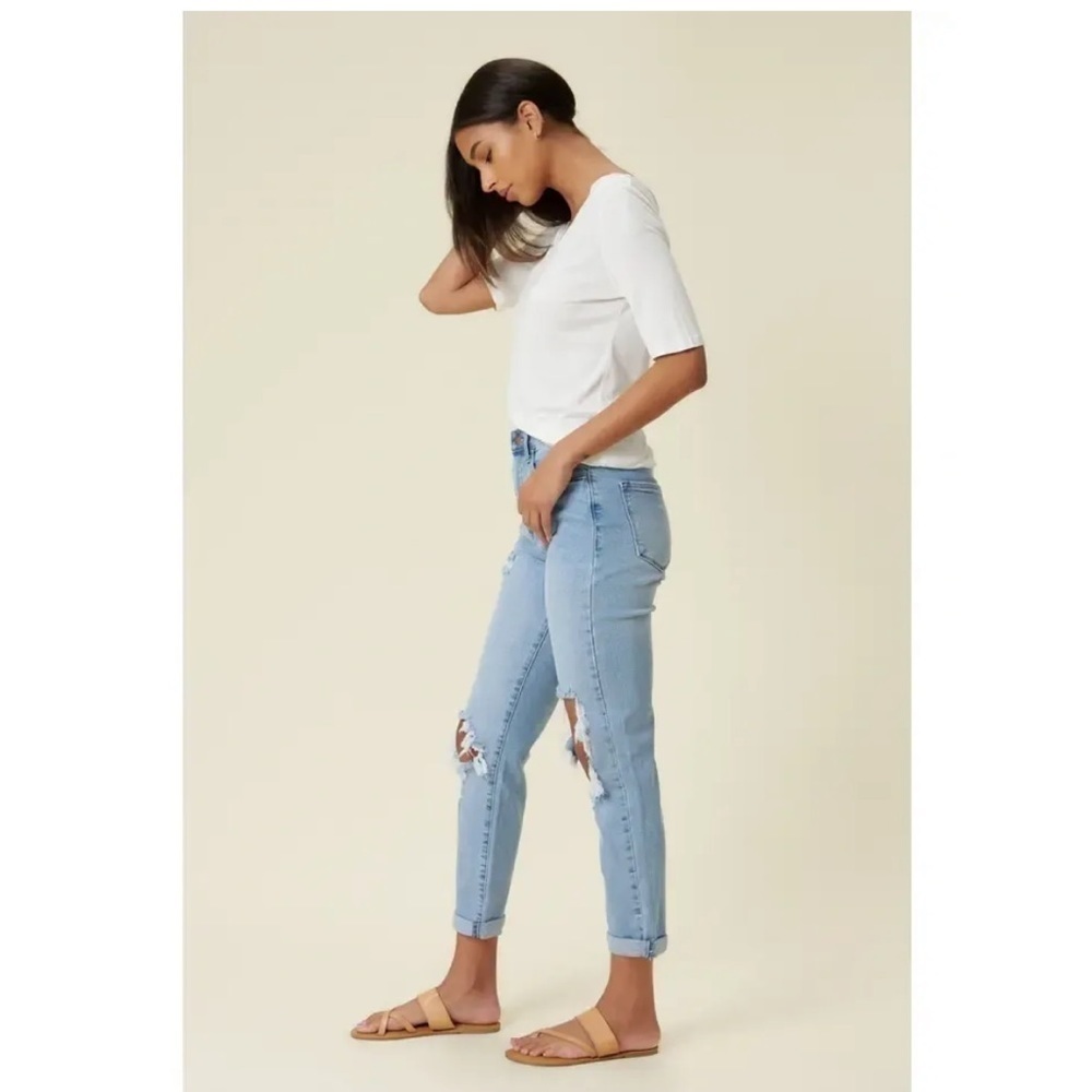 Vibrant MIU High Rise Distressed Light Wash All to Me Mom Denim Jeans - Picture 3 of 13